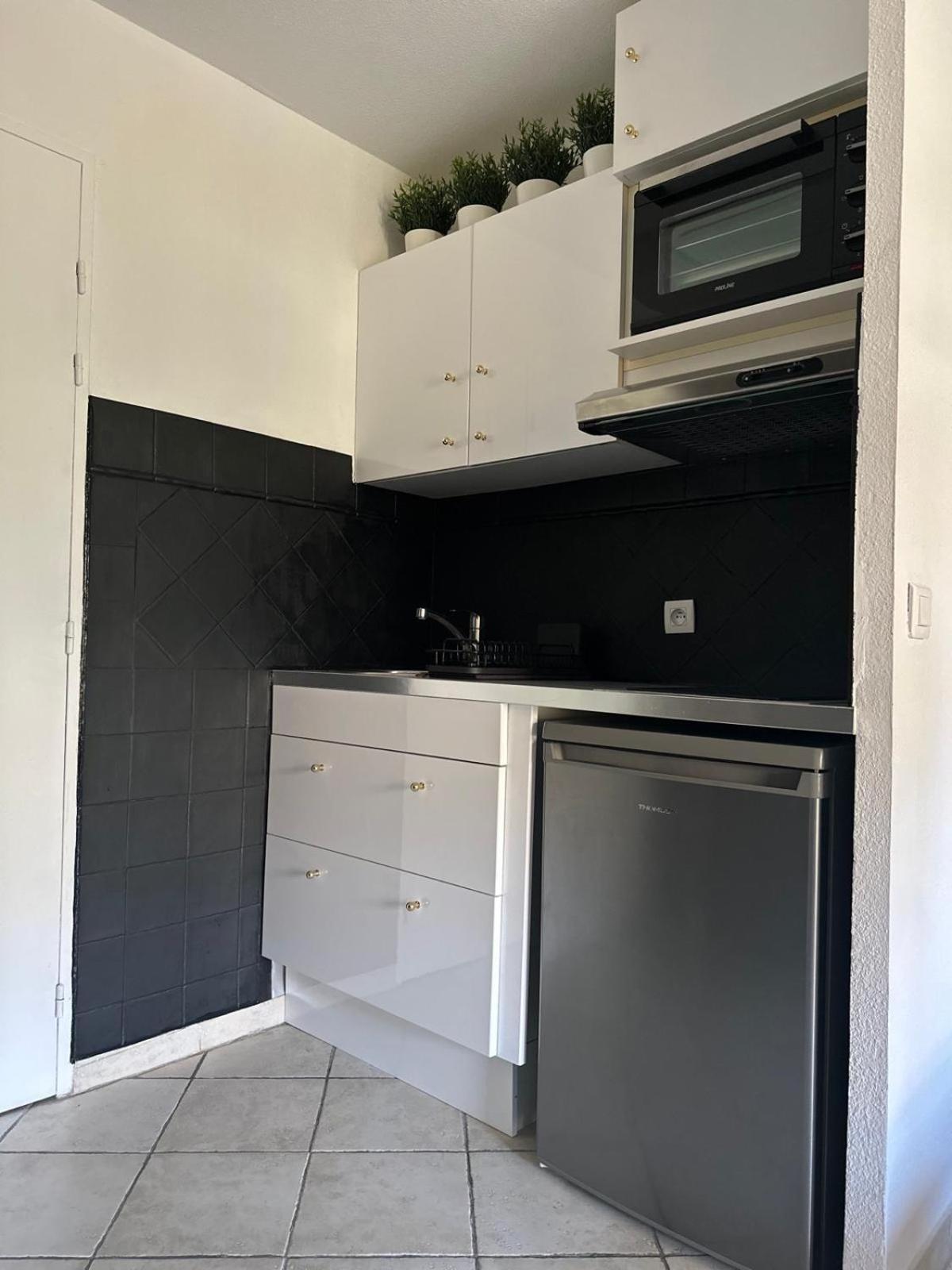 Appartement Residence Santa Barbara Avec Piscine Et A 750M De La Plage 카발레르쉬르메르 외부 사진