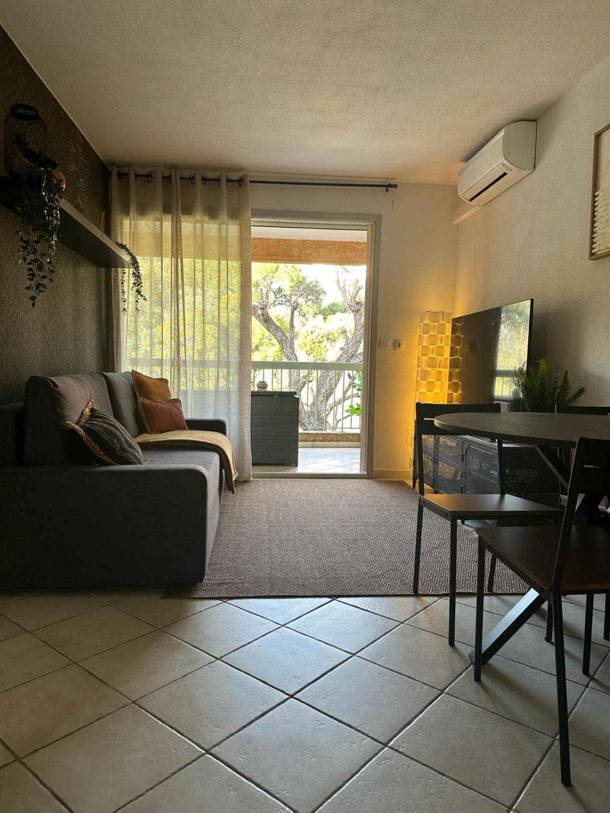 Appartement Residence Santa Barbara Avec Piscine Et A 750M De La Plage 카발레르쉬르메르 외부 사진