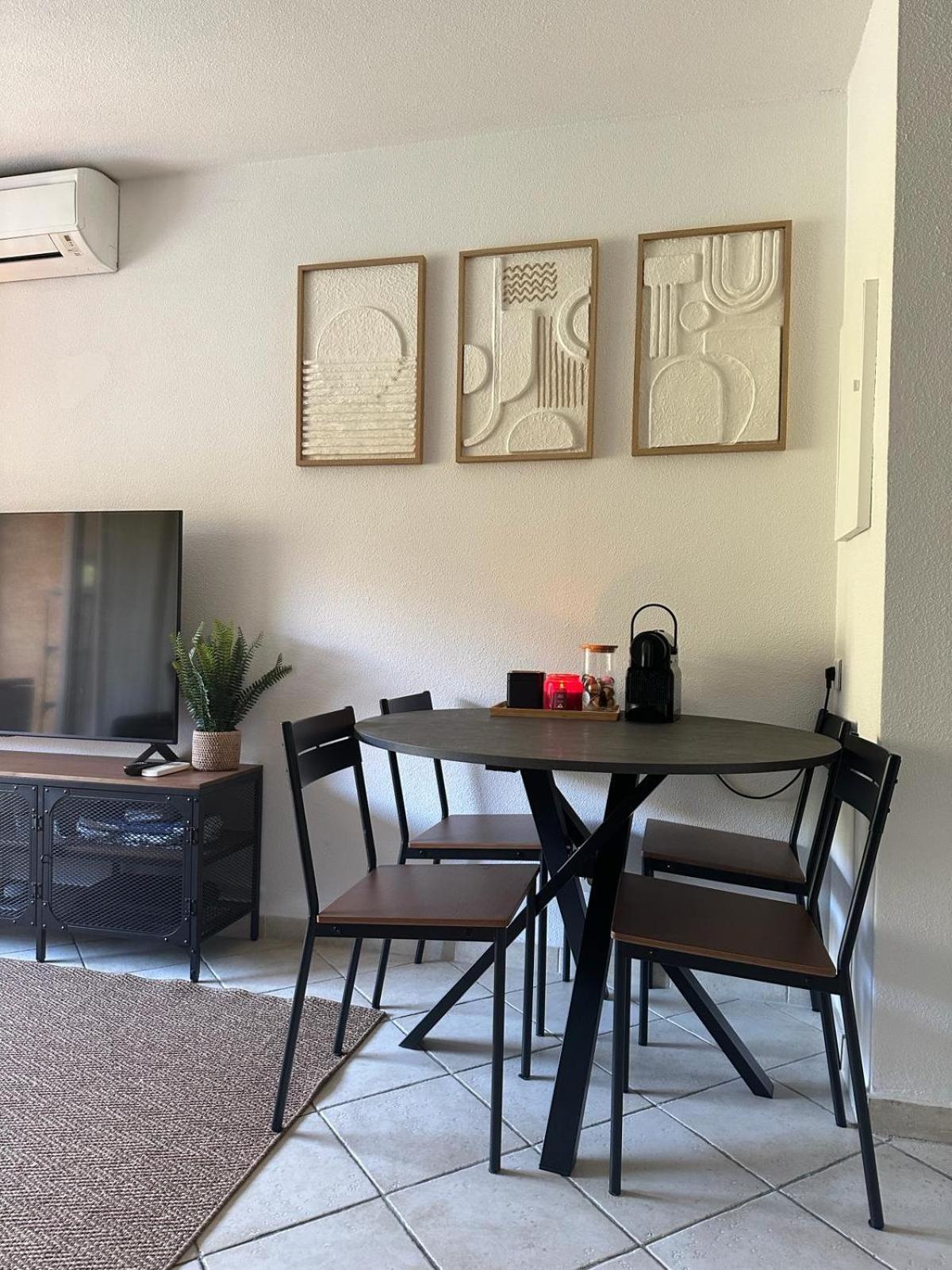 Appartement Residence Santa Barbara Avec Piscine Et A 750M De La Plage 카발레르쉬르메르 외부 사진