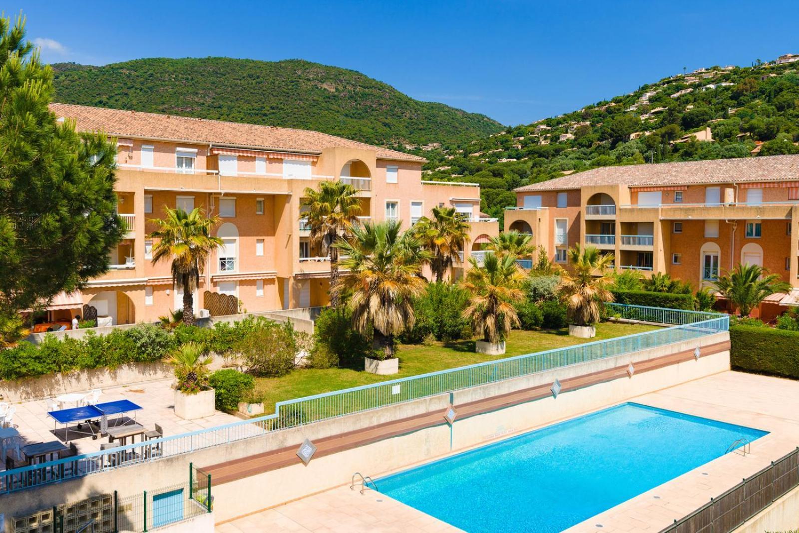 Appartement Residence Santa Barbara Avec Piscine Et A 750M De La Plage 카발레르쉬르메르 외부 사진