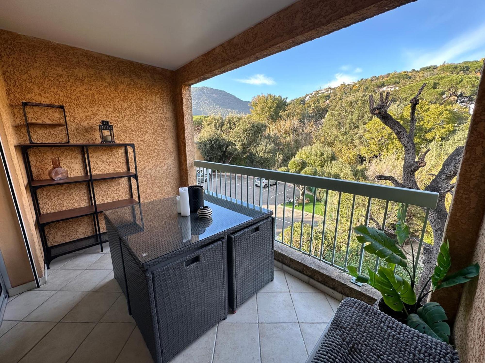 Appartement Residence Santa Barbara Avec Piscine Et A 750M De La Plage 카발레르쉬르메르 외부 사진