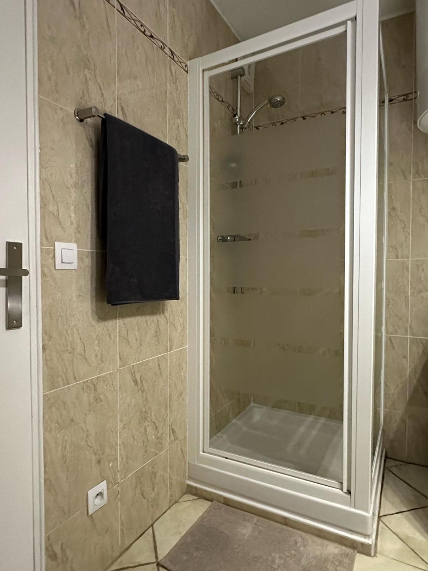 Appartement Residence Santa Barbara Avec Piscine Et A 750M De La Plage 카발레르쉬르메르 외부 사진